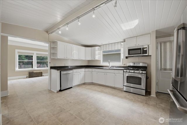1532 5th Avenue W, Seattle, WA 98119