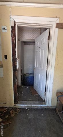 2015 W Court Street, Flint, MI 48503
