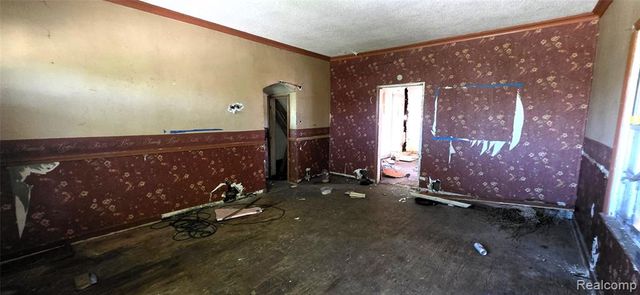 2015 W Court Street, Flint, MI 48503