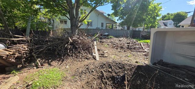 2015 W Court Street, Flint, MI 48503