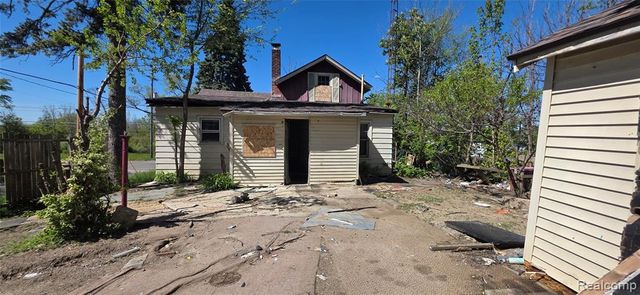 2015 W Court Street, Flint, MI 48503