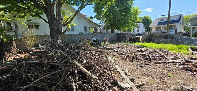 2015 W Court Street, Flint, MI 48503