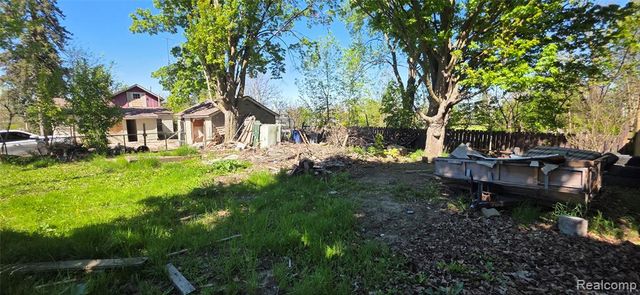 2015 W Court Street, Flint, MI 48503