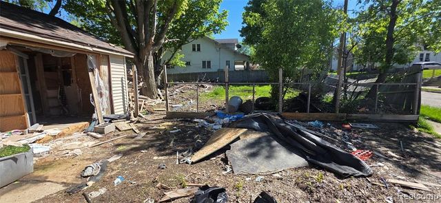 2015 W Court Street, Flint, MI 48503