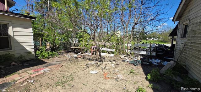 2015 W Court Street, Flint, MI 48503