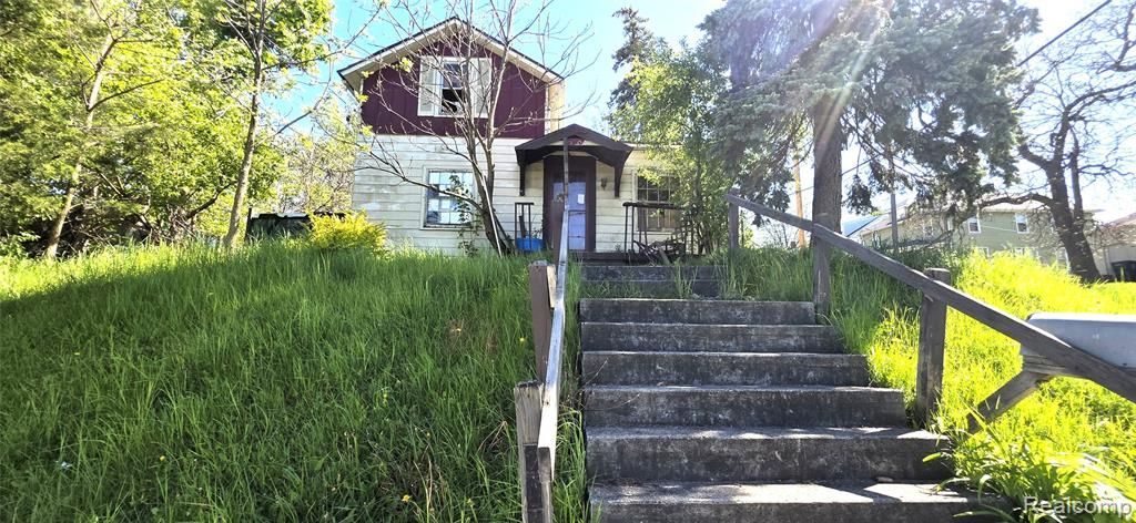 2015 W Court Street, Flint, MI 48503