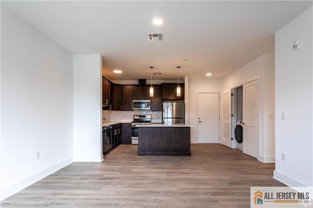 1025 Raritan Road, Clark, NJ 07066