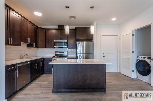 1025 Raritan Road, Clark, NJ 07066