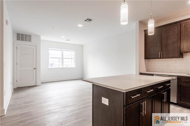 1025 Raritan Road, Clark, NJ 07066