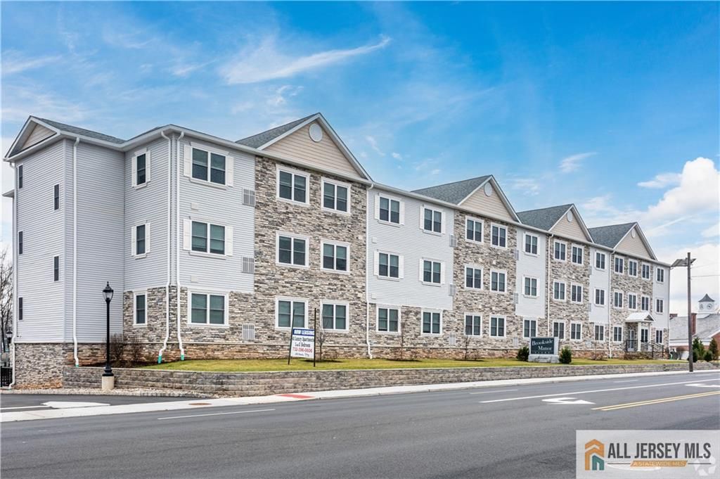1025 Raritan Road, Clark, NJ 07066