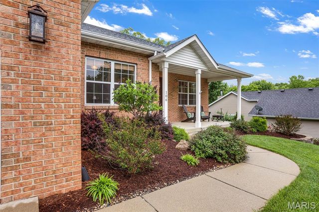 106 Oak Ridge Estates Drive, Glen Carbon, IL 62034