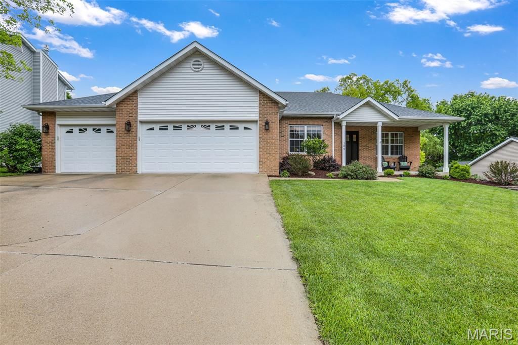 106 Oak Ridge Estates Drive, Glen Carbon, IL 62034