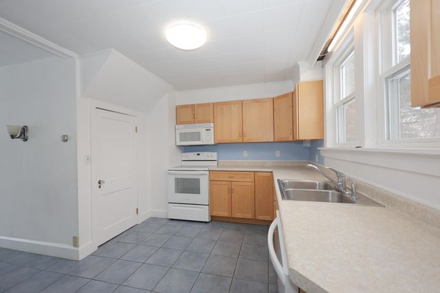 30 Baker Street, Hudson, NH 03051