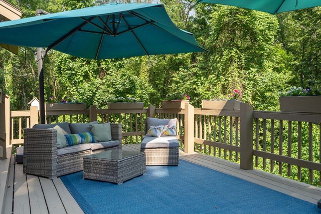 7 Hilltop Ln, Framingham, MA 01701