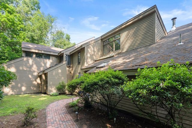 7 Hilltop Ln, Framingham, MA 01701