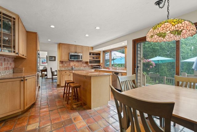 7 Hilltop Ln, Framingham, MA 01701