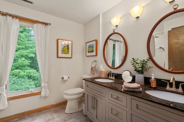 7 Hilltop Ln, Framingham, MA 01701