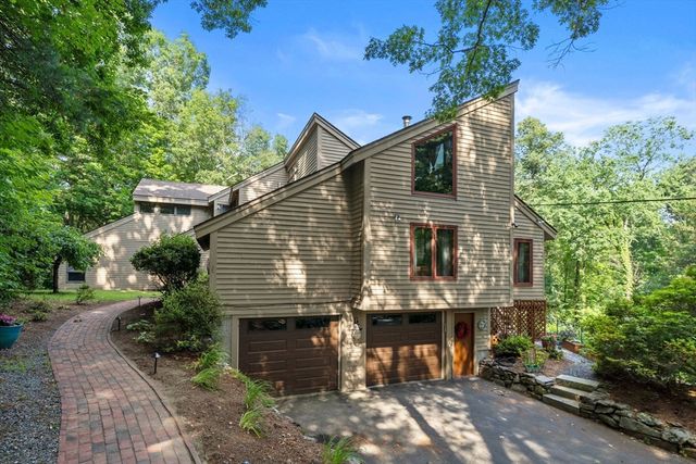 7 Hilltop Ln, Framingham, MA 01701