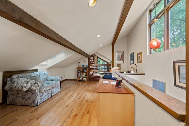 7 Hilltop Ln, Framingham, MA 01701