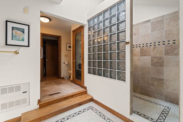 7 Hilltop Ln, Framingham, MA 01701