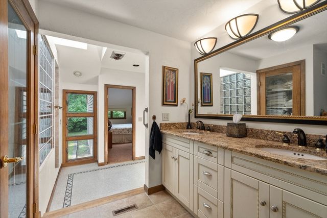7 Hilltop Ln, Framingham, MA 01701