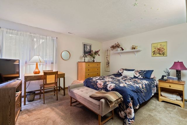 7 Hilltop Ln, Framingham, MA 01701