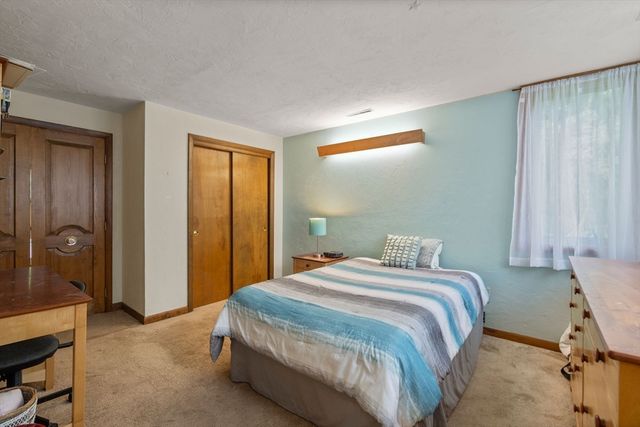 7 Hilltop Ln, Framingham, MA 01701