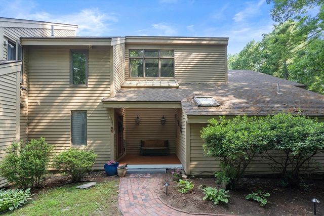 7 Hilltop Ln, Framingham, MA 01701