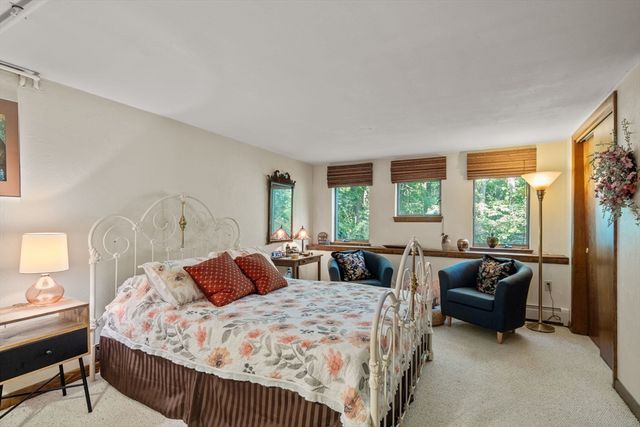 7 Hilltop Ln, Framingham, MA 01701