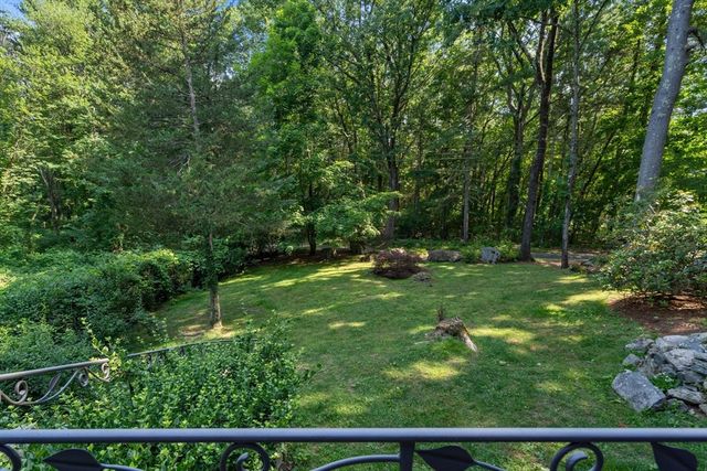 7 Hilltop Ln, Framingham, MA 01701
