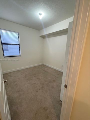 10443 NW 82nd St 4, Doral, FL 33178