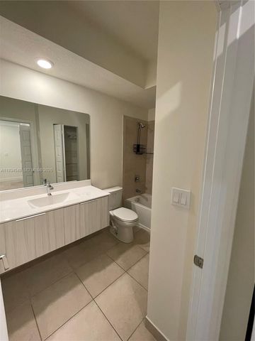 10443 NW 82nd St 4, Doral, FL 33178