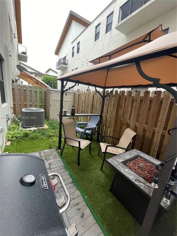 10443 NW 82nd St 4, Doral, FL 33178