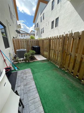 10443 NW 82nd St 4, Doral, FL 33178