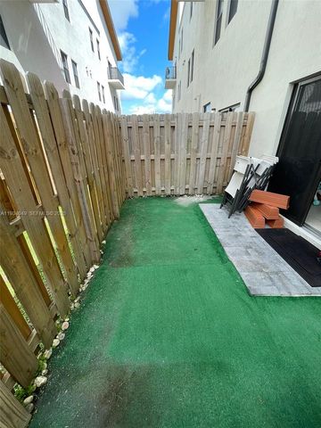 10443 NW 82nd St 4, Doral, FL 33178