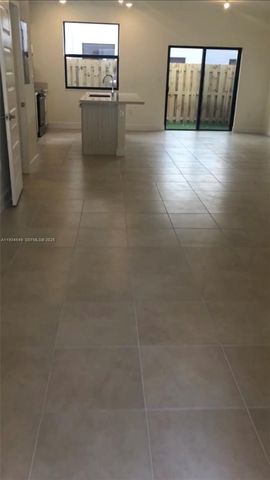 10443 NW 82nd St 4, Doral, FL 33178