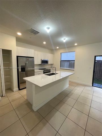 10443 NW 82nd St 4, Doral, FL 33178