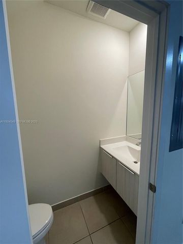 10443 NW 82nd St 4, Doral, FL 33178