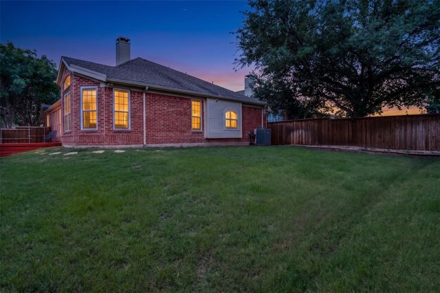 401 Manders Court, Irving, TX 75063