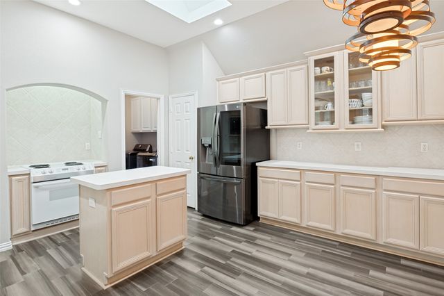 401 Manders Court, Irving, TX 75063
