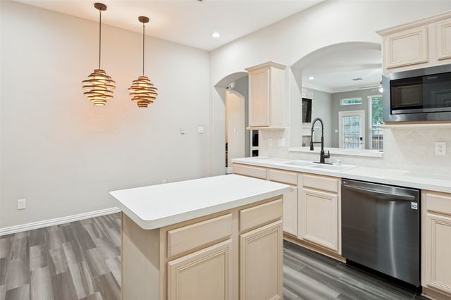 401 Manders Court, Irving, TX 75063
