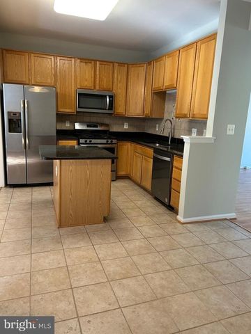 13671 SAINT JOHNS WOOD PL, Herndon, VA 20171
