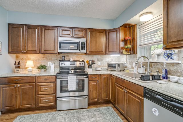 5011 Ledgestone Drive, Fort Worth, TX 76132