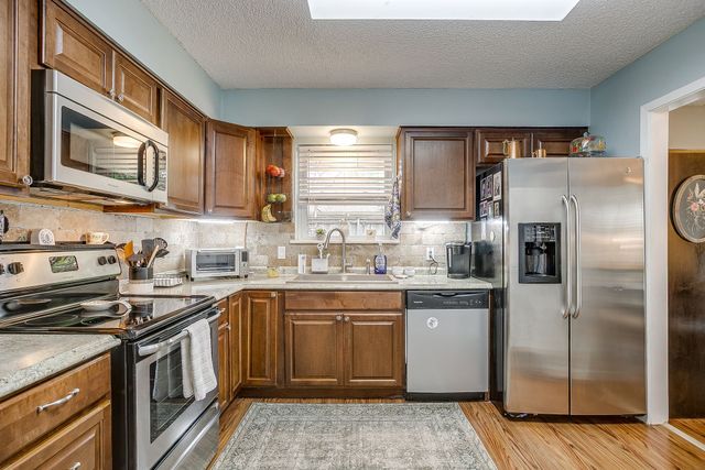 5011 Ledgestone Drive, Fort Worth, TX 76132