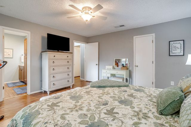 5011 Ledgestone Drive, Fort Worth, TX 76132