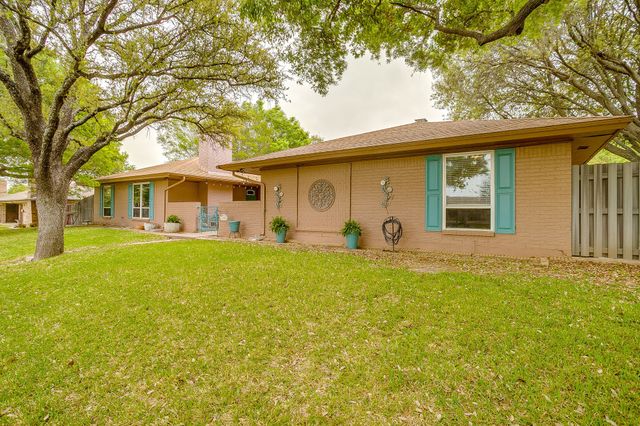 5011 Ledgestone Drive, Fort Worth, TX 76132