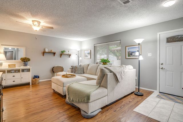 5011 Ledgestone Drive, Fort Worth, TX 76132
