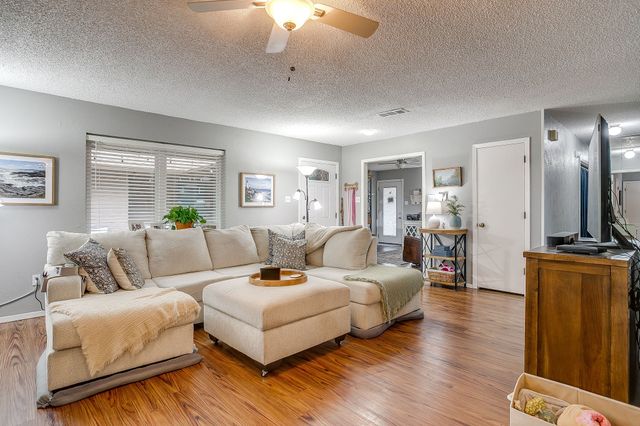 5011 Ledgestone Drive, Fort Worth, TX 76132