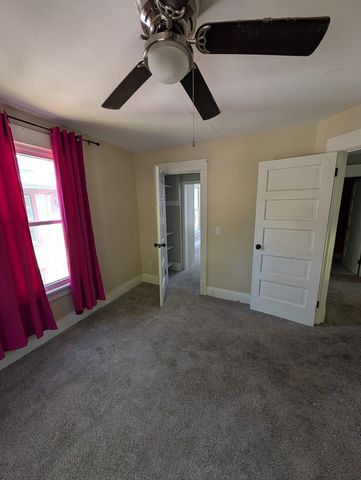 2221 Iowa Street, Davenport, IA 52803