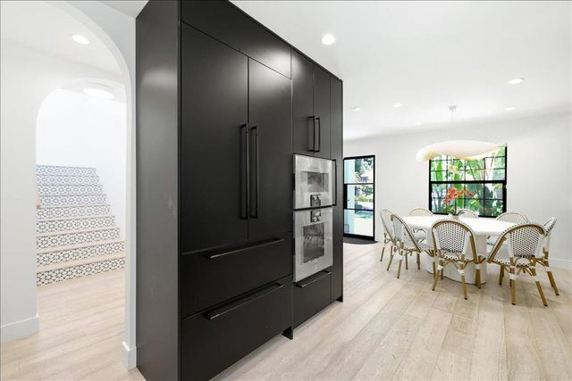 1031 Almanor Avenue, Menlo Park, CA 94025